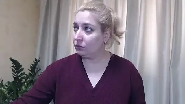 sweetpussy13 on StripChat