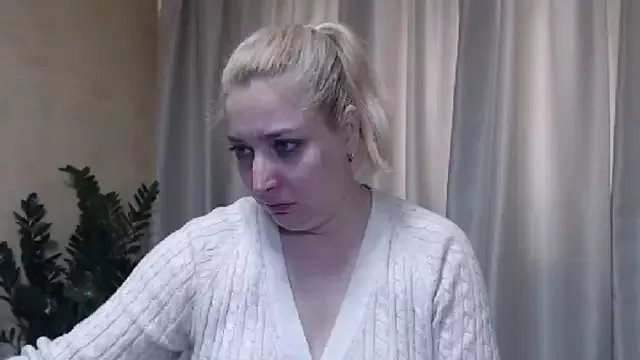 sweetpussy13 on StripChat