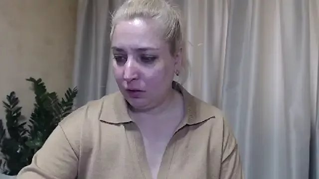 sweetpussy13 on StripChat