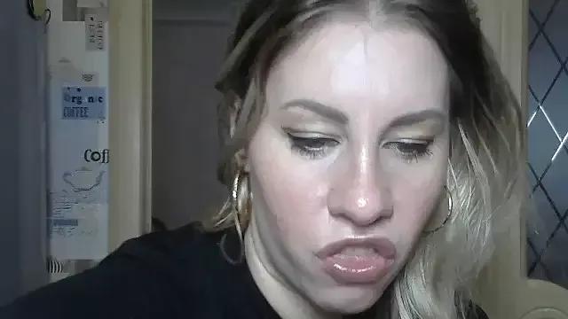 TherestlessKitty on StripChat 