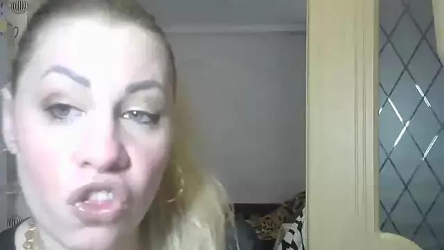 TherestlessKitty on StripChat 