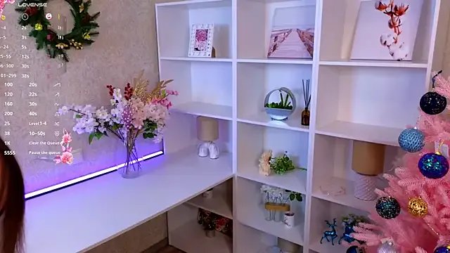 TraciMyntti — slaps boobs x15 + ahegao