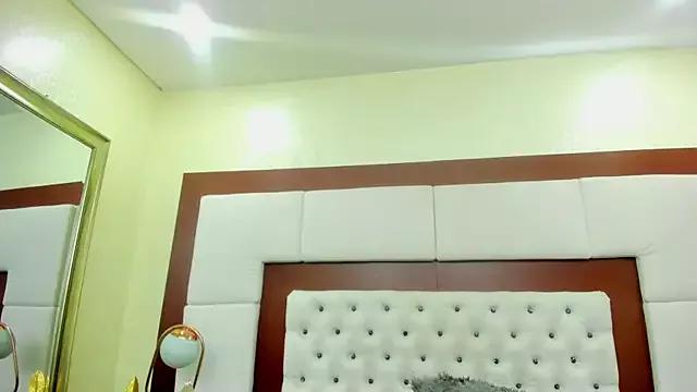 Tyra_Fox on StripChat 