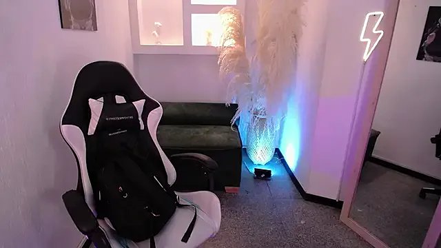 vallolett on StripChat