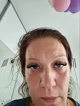 VanessaSquirtt on StripChat