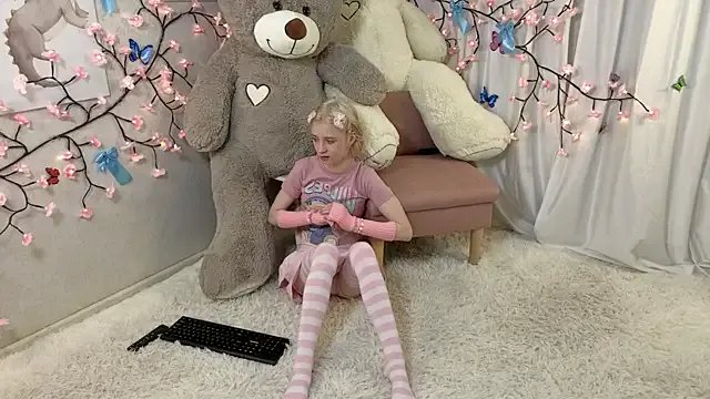 StripChat ViollaBloom is Freechat ViollaBloom — sucking your finger imagining your dick