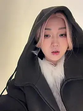 winter11 on StripChat