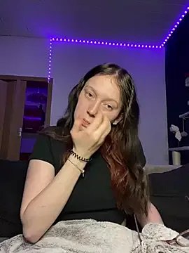 YoungLisaa18 from StripChat