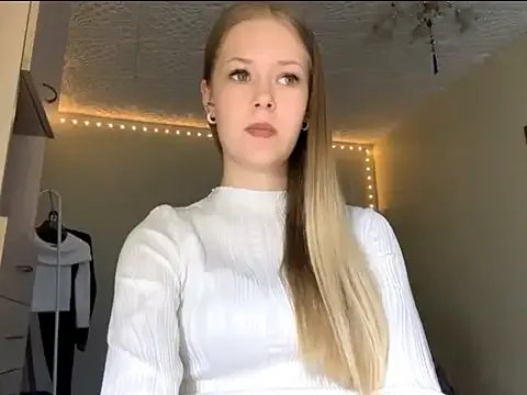 ZaidaSchwarten — blow kiss for u <3